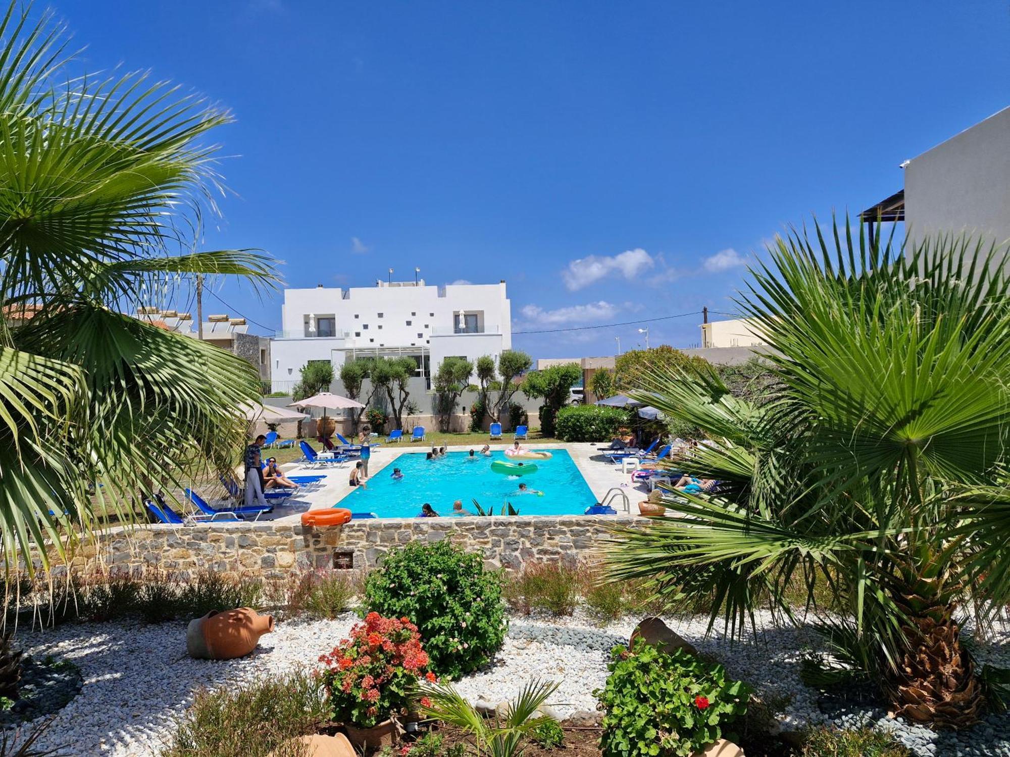 Creteco Hotel & Suites Goúrnes Eksteriør bilde